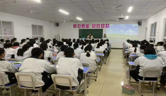 初中毕业女生学什么专业好