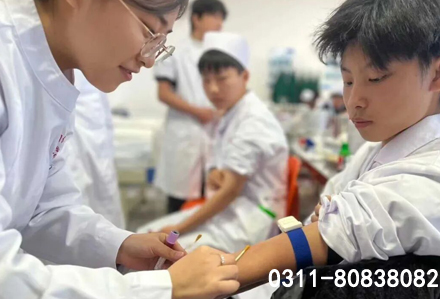 河北同仁医专是以升学为主还是就业为主？