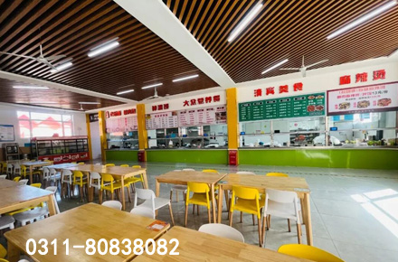 河北同仁医学中等专业学校食堂 标准化餐厅干净又卫生！