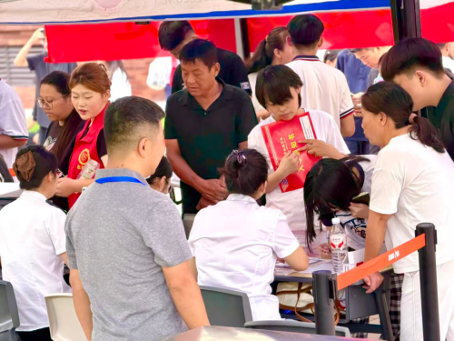石家庄东华铁路学校开学现场12.png